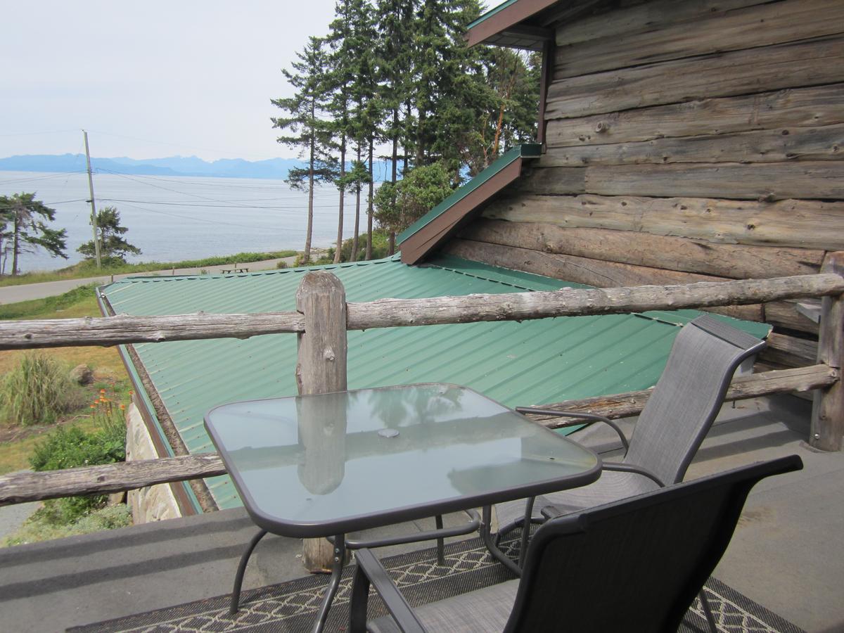 The Surf Lodge And Pub Gabriola Exteriör bild