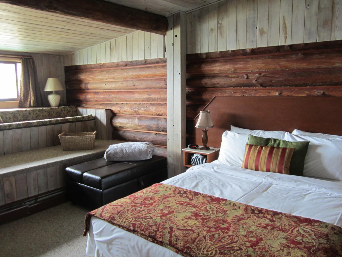 The Surf Lodge And Pub Gabriola Exteriör bild