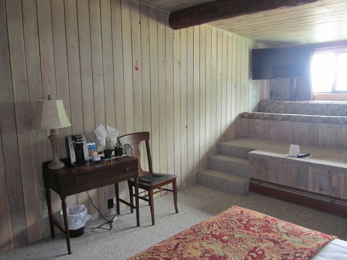 The Surf Lodge And Pub Gabriola Exteriör bild