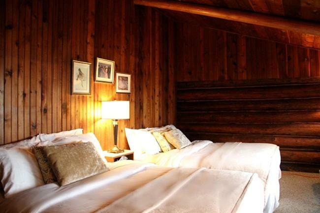 The Surf Lodge And Pub Gabriola Exteriör bild